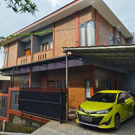 Bajorah Homestay Лембанг Экстерьер фото